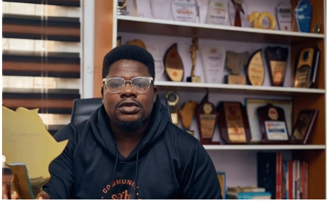 Mr. Macaroni criticizes EndSars protesters for “kissing politicians’ asses,” saying, “I find it disgraceful.”