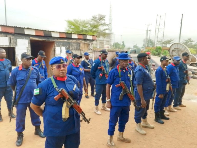 A wheelbarrow pusher fatally stabs a coworker in Nasarawa
