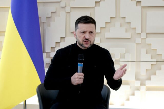 Zelensky claims that Putin is “afraid” to meet and sends “empty heads” to negotiations.