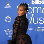 „Ich liebe es, kurvig zu sein“ – Tems