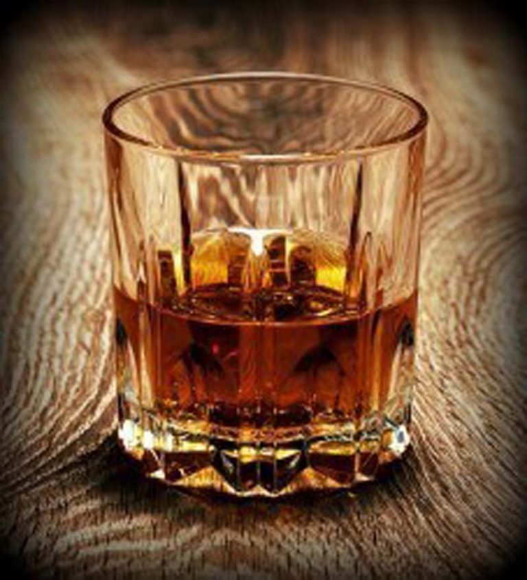 In India, 14 people pass away after consuming poisonous alcohol.