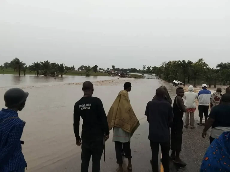 Breaking: Hours before Tinubu’s visit, the Makurdi–Abuja road is closed due to flooding.
