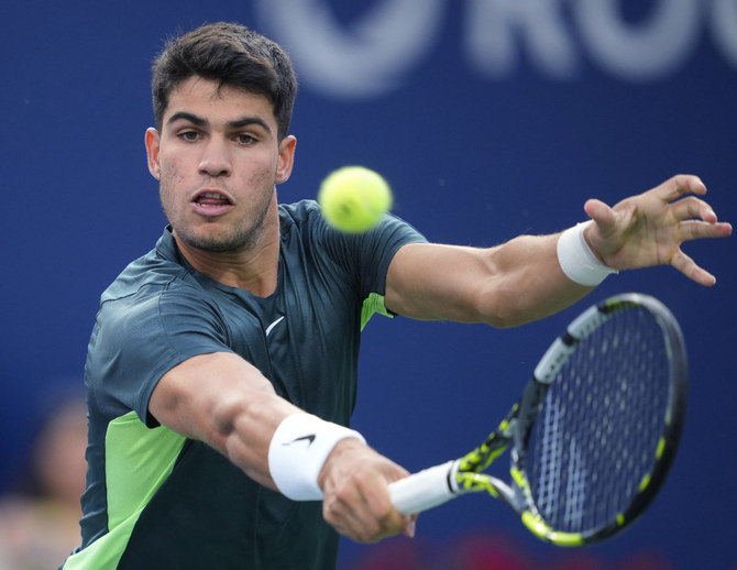 Alcaraz reaches Queen’s quarterfinals after surviving a scare