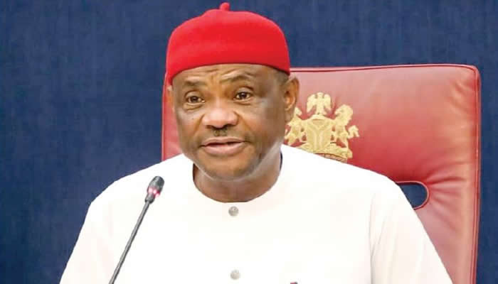 FCTA employees picket Wike’s office to protest unpaid salary and hazard allowances.