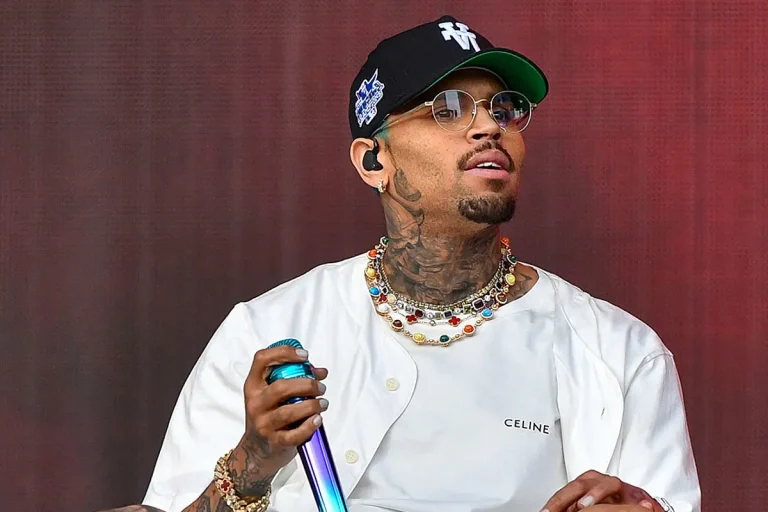Chris Brown: “I’ve been performing music on my own for 20 years.”