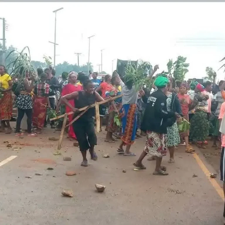 Breaking: Agan women block a federal highway in Makurdi, sparking protests over insecurity