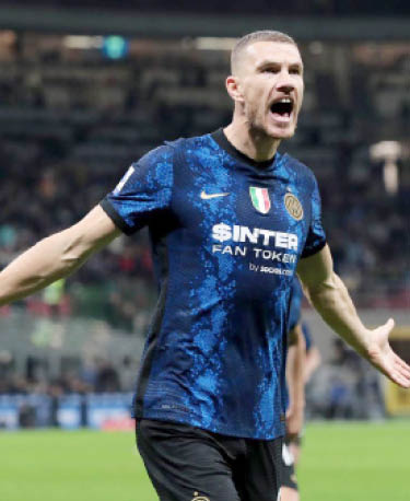 Dzeko, 39, rejoins Fiorentina in Serie A.