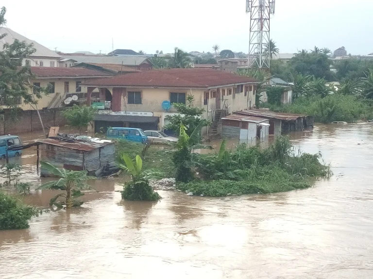 The government of Benue takes preemptive steps to prevent impending flooding.