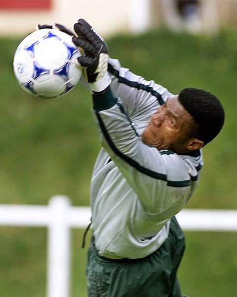 Peter Rufai, the renowned Nigerian goalie, passes away at age 61.