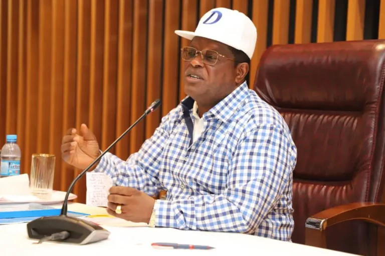 Umahi : Le gouvernement Tinubu relance 90 % des projets abandonnés dans le Sud-Est.