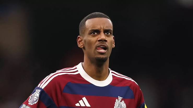 Transfer: Liverpool to increase offer for Isak to £140m