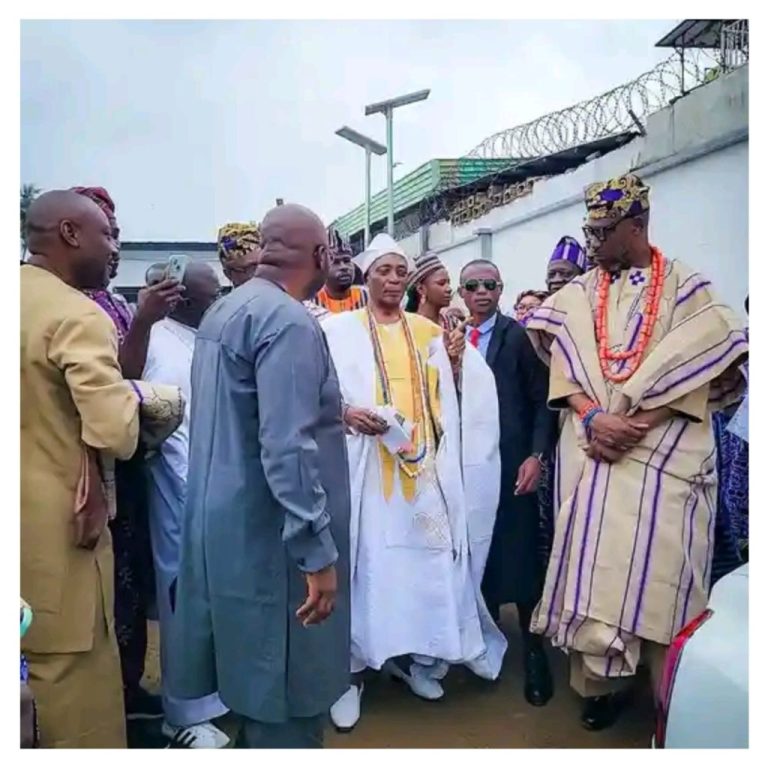 NEWSOLUADAN: Former governors, the Sultan of Sokoto, and others swarm Ibadan for the coronation of Ladoja