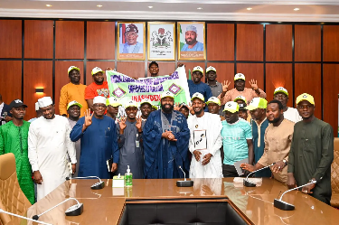 Niger Governor Bago meets with heads of scrap dealers to combat vandalism.