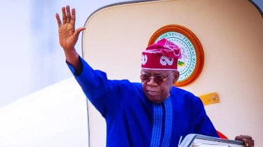 Tinubu takes a plane to Kaduna to see Aisha Buhari and go to the wedding of Yari’s son.