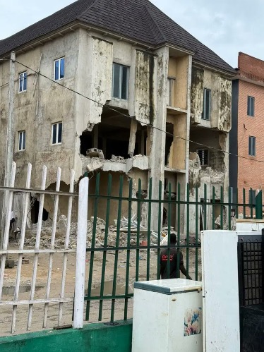 As the Lagos government demolishes 19 buildings without warning, traders protest