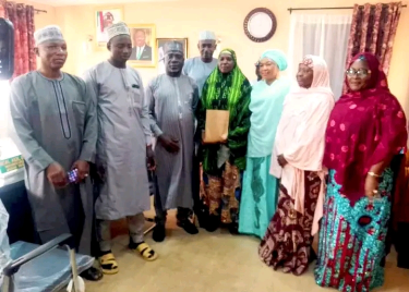 Gov. Mutfwang rewards a female Plateau pilgrim who returned missing $5,000 with N1 million.