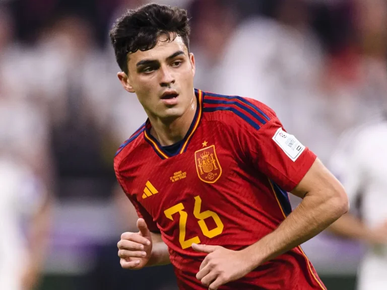 Pedri of Barcelona chooses between the UEFA Champions League and the Ballon d’Or.