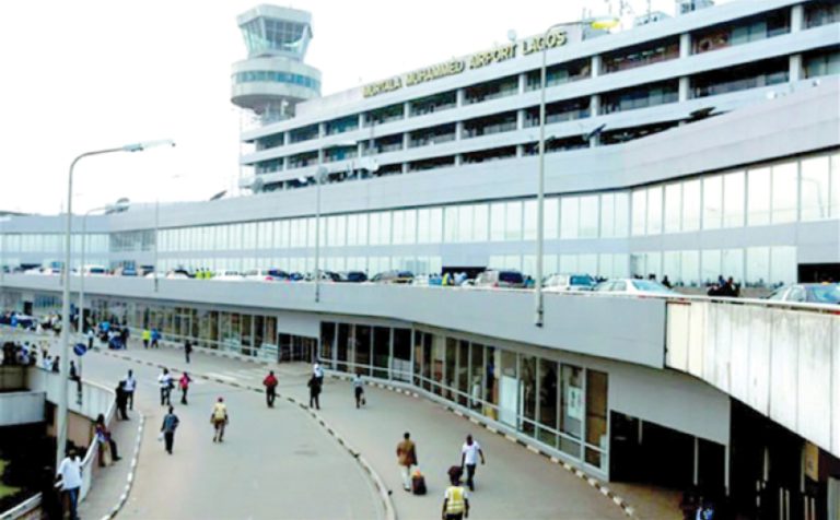 Pilots and engineers criticize airlines for abusing their expatriate quota.