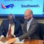 A contract for six 737-800 aircraft is signed between United Nigeria Airlines and a US carrier.