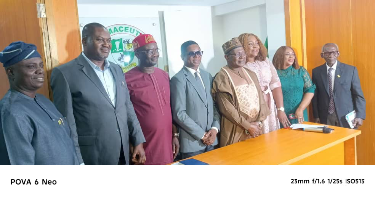 The Pharmaceutical Society of Nigeria (PSN) has accused the Federal Government (FG) of favouring doctors more than other health professionals.