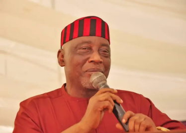 Senator Moro has clarified to the Zone C Association of Local Governments of Nigeria (ALGON) that his criticisms of the Benue State government are not personal against Governor Alia.