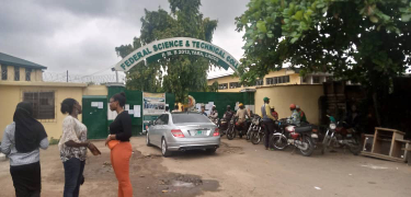 Parents protest the abrupt WAEC rule that restricts FSTC Yaba students to just one trade subject.