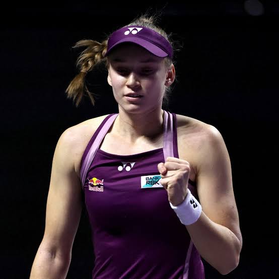 Rybakina defeats Swiatek to go to the WTA Final Four.