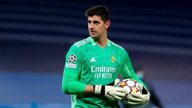 Sports Courtois lists the top three goalkeepers in the world right now.