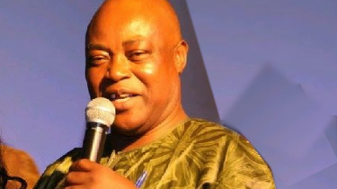 APC leader Eze criticizes Oshiomhole, saying, “You don’t deserve Amaechi’s attention.”