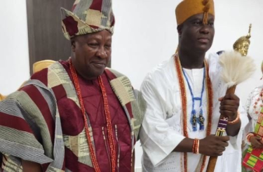 Ghanaian President Mahama is installed as Aare Atayeto Oodua by One of Ife.
