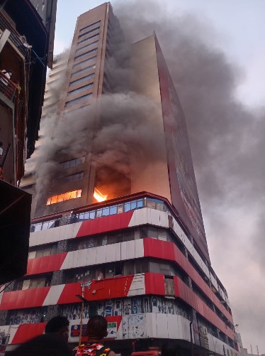 From the debris of the destroyed Great Nigeria Insurance Building in Lagos, two bodies were found.