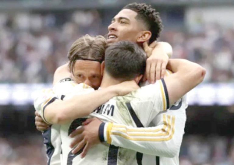 PSG wins the seven-goal UCL Classic, while Real Madrid overwhelms Manchester City.