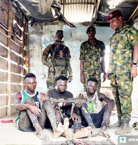 In Benue, soldiers apprehend suspected terrorists and retrieve weapons