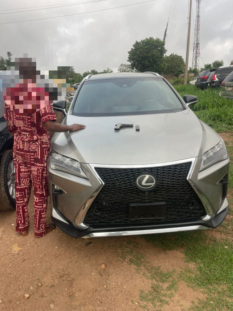In Ogun, police apprehend three alleged robbers and retrieve stolen cars.