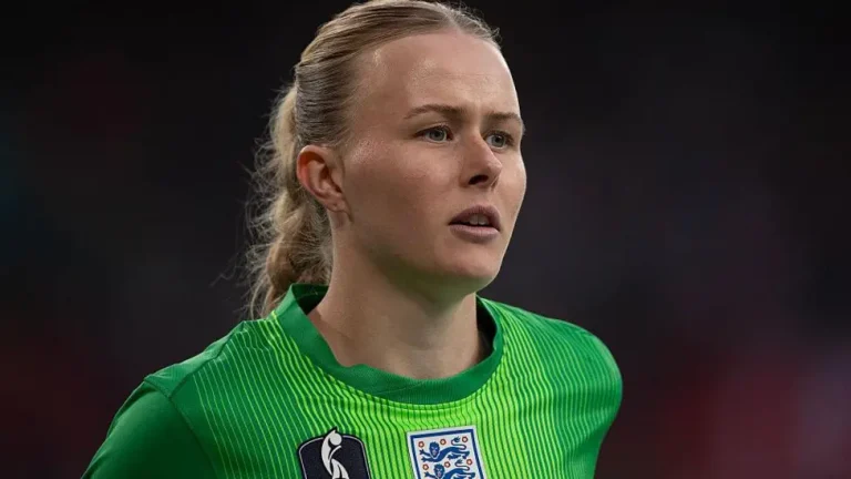 WSL: Chelsea’s Hampton claims that the media’s emphasis on mistakes harms female goalkeepers.
