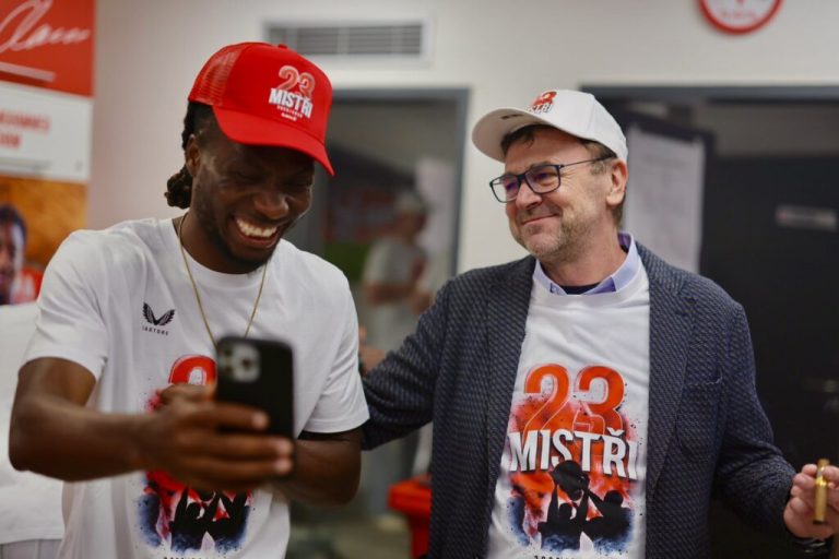 Ogbu and three other Nigerians win the Czech League with Slavia Prague.