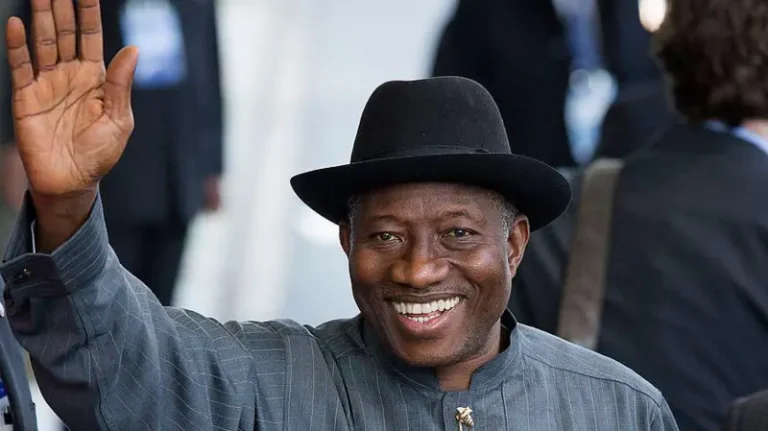 Jonathan files a lawsuit to be disqualified from the 2027 race.