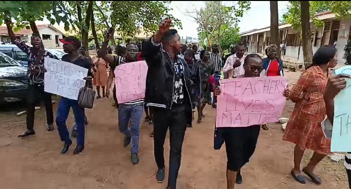 Oyo kidnapping: Teachers protest as students avoid Oriire LGA schools [PHOTOS]