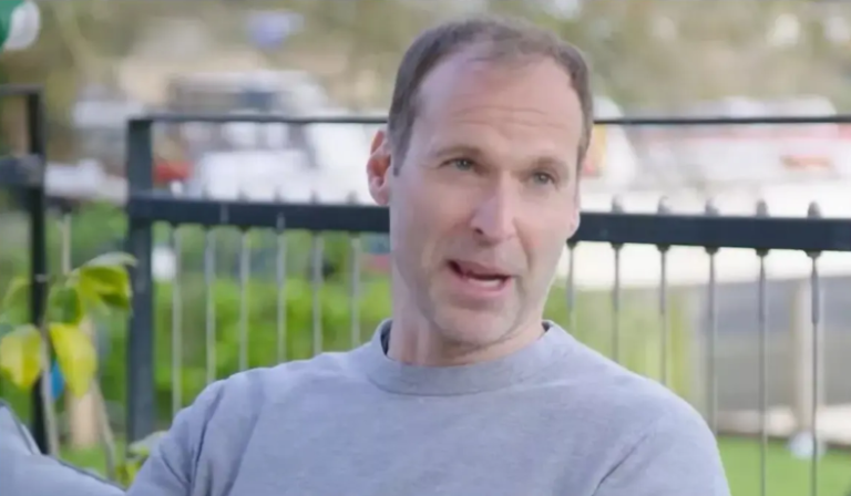 Petr Cech gives Chelsea tips on how to win titles in the UCL and EPL.