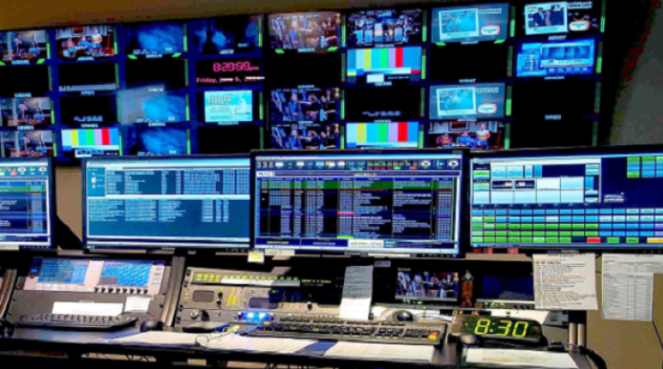 The federal government will introduce digital television and provide households with free access to 100 channels.